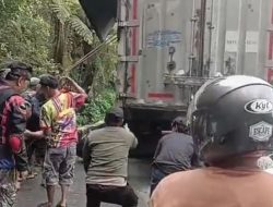 Truk Terperosok di Jembatan Palopo–Toraja Arus Lalu Lintas Lumpuh 5 Kilometer